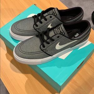 Nike Zoom Stefan Janoski Canvas (NEVER WORN)